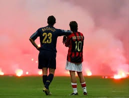 理解“摊牌价值”：什么时候你的烂牌也能赢（看懂“摊牌价值”：何时你的弱牌也能赢）